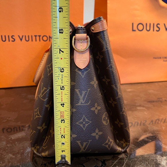 Authentic Louis Vuitton Soufflot MM. - Picture 8 of 9